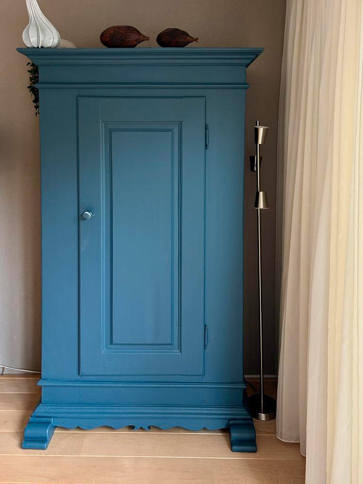 Mooie handgemaakte eiken kast. Stoer blauw gemaakt., Antiek en Kunst, Antiek | Meubels | Kasten, Ophalen