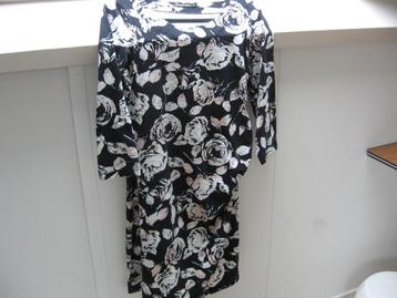  5 Leuke dames jurkjes M L XL €7,50 Per st. Samen €30.00  beschikbaar voor biedingen