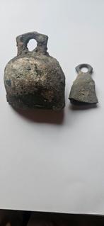 Bodemvondst 2 Romeinse Bronzen bellen, Ophalen of Verzenden