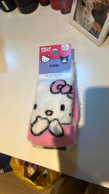 Fluffy hello kitty en kuromi sokken. beschikbaar voor biedingen