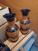 Twee decoratieve vazen, Ophalen, 50 tot 75 cm, Blauw, Aardewerk of Porselein