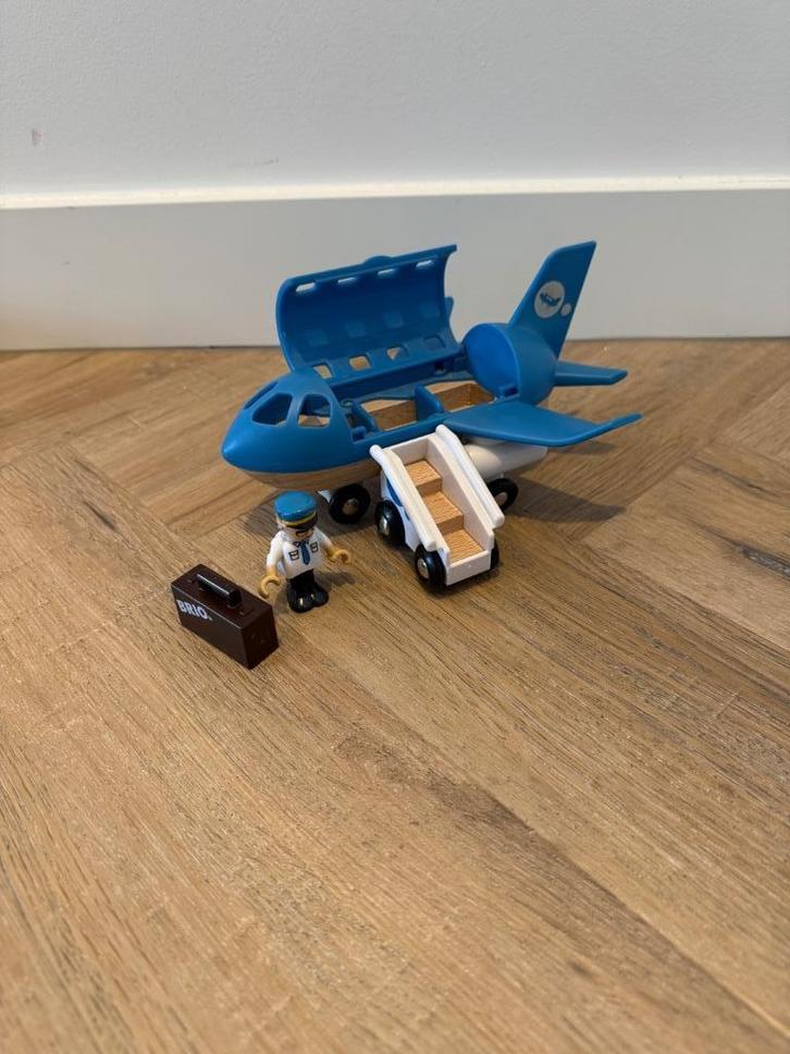 Heel goed Brio houten trein vliegtuig set 33306 piloot speel, Kinderen en Baby's, Speelgoed | Houten speelgoed, Zo goed als nieuw