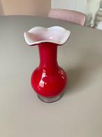 Vintage handgemaakte vaas rood glas opaline glazen vaasje, Ophalen of Verzenden