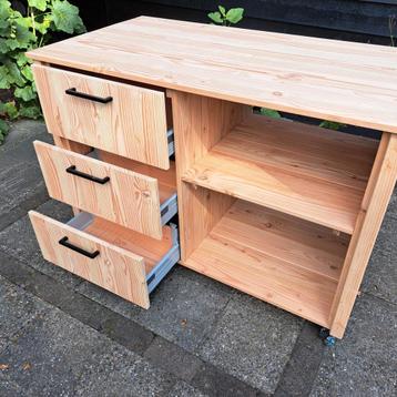 Nieuwe buiten keuken.  beschikbaar voor biedingen