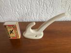 bakeliet witte kledinghaak wit bakeliete retro kledinghaakje, Huis en Inrichting, Woonaccessoires | Kapstokken, Kunststof, 200 cm of meer