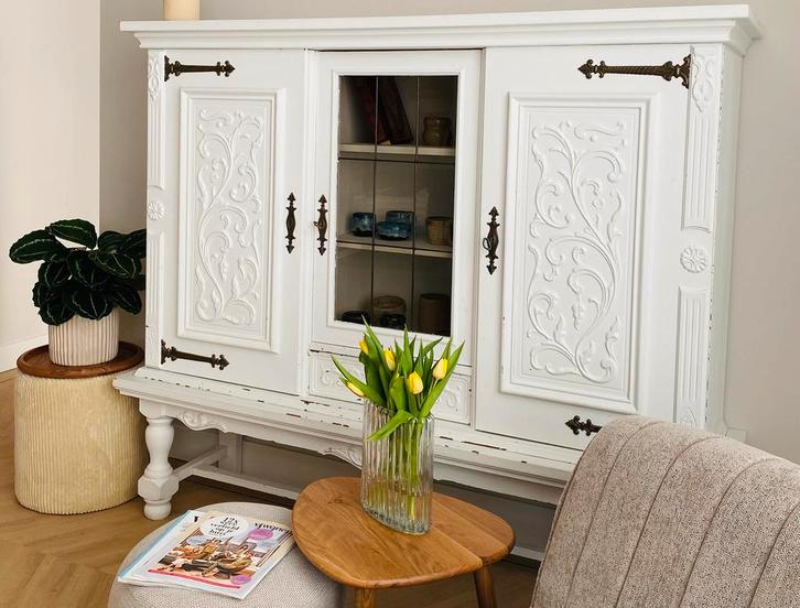 Vintage pronkstuk. Vitrinekast met glas in lood., Huis en Inrichting, Kasten | Buffetkasten, Zo goed als nieuw, 25 tot 50 cm, Glas