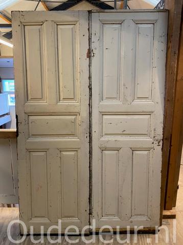 nr. 4813 twee panelen met ruwe kant beschikbaar voor biedingen