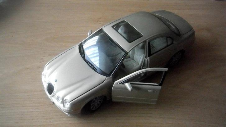 Prachtige en uniek model auto (Jaguar S-type), Hobby en Vrije tijd, Modelauto's | 1:18, Nieuw, Auto, Overige merken, Ophalen of Verzenden
