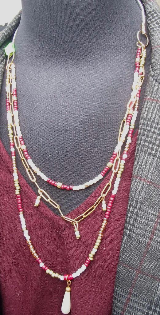 halsketting 3 delig nieuw, Sieraden, Tassen en Uiterlijk, Kettingen, Nieuw, Kunststof, Rood, Met hanger, Verstelbaar, Ophalen of Verzenden