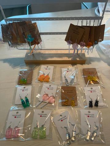 Leuke oorbellen van resin,hars per pak €2.  3 pak voor €5 beschikbaar voor biedingen