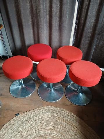 5 vintage krukjes met ronde tafel. beschikbaar voor biedingen