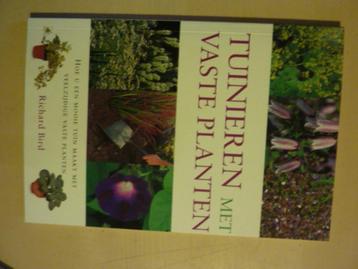 Richard Bird - Tuinieren met vaste planten beschikbaar voor biedingen