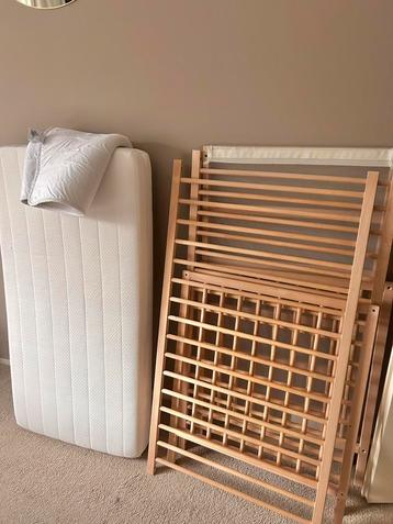 Compleet ledikantje! (+ matras en matrasbeschermer) beschikbaar voor biedingen