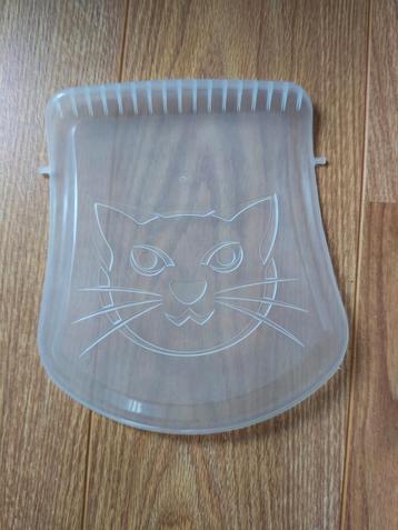 Klepje voor een kattenbak beschikbaar voor biedingen