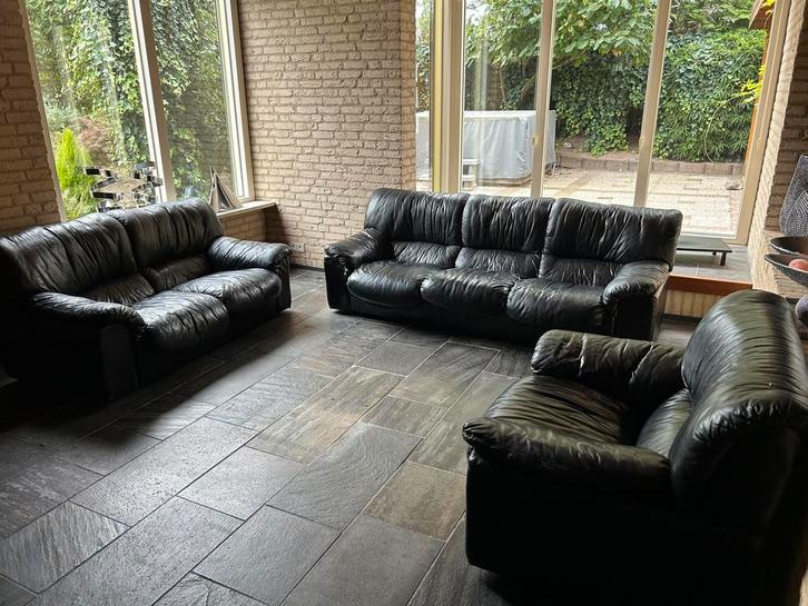 Gratis zwart lederen bankstellen en fauteuil, Huis en Inrichting, Banken | Complete zithoeken, Gebruikt, Leer, Ophalen