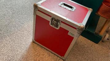 Flight case rood beschikbaar voor biedingen