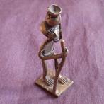 Bronzen Ashanti Beeldje Gougewichtje Man met Kruik en Stok