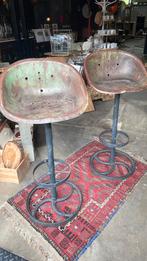 Vintage gave tractorzit/barkruk, Huis en Inrichting, Barkrukken, Ophalen of Verzenden, Zo goed als nieuw, 60 tot 90 cm