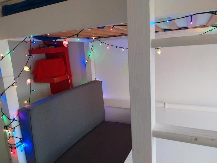 Stapelbed / Hoogslaper met Chillplek, Huis en Inrichting, Slaapkamer | Bedden, Zo goed als nieuw, Eenpersoons, 90 cm, 200 cm, Hout