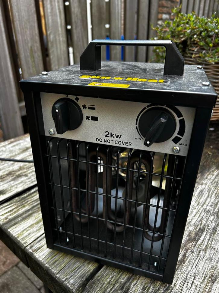 Elektrisch Kacheltje 2kW - Snel Warm!, Doe-het-zelf en Verbouw, Verwarming en Radiatoren, Gebruikt, Kachel, 800 watt of meer, Minder dan 30 cm