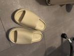 Yeezy slides- maat 43, Zo goed als nieuw, Ophalen, Sandalen, Overige kleuren