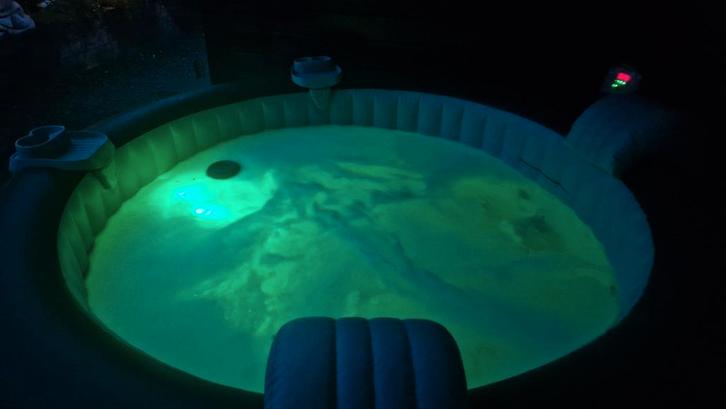 jacuzzi intex 4 persoons, Tuin en Terras, Bubbelbaden en Hottubs, Ophalen of Verzenden