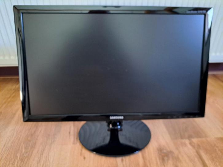 Samsung SyncMaster S24B150 24 inch monitor, Computers en Software, Monitoren, Gebruikt, 60 Hz of minder, DVI, VGA, Gaming, Hoofdtelefoonaansluiting