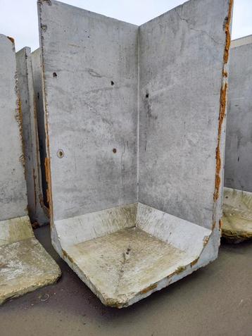 Hoekstukken 300hoog  beschikbaar voor biedingen