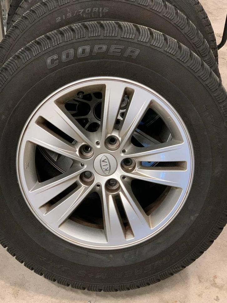 Kia Winterbanden met Velgen 16 inch - 215/70/16, Auto-onderdelen, Banden en Velgen, Banden en Velgen, Winterbanden, 16 inch, 215 mm
