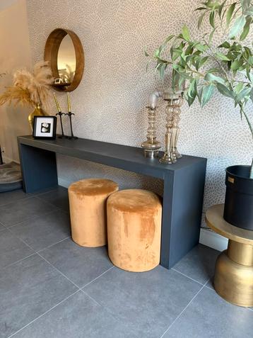 Grote sidetable 2.40 lang beschikbaar voor biedingen