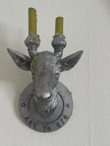 wandbeeld van hert  beschikbaar voor biedingen