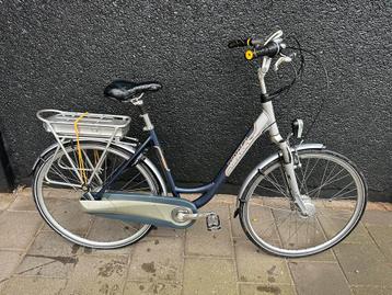 Zgn Bikkel elektrische damesfiets met gereviseerde accu beschikbaar voor biedingen