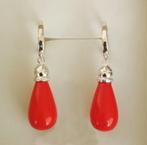 Zilveren oorbellen met rode druppelvormige stenen, Hangers, Verzenden, Nieuw, Met edelsteen