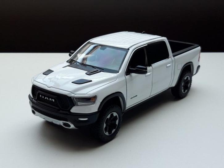 Nieuw modelauto Dodge Ram Crew Cab Rebel 1:24 motormax, Hobby en Vrije tijd, Modelauto's | 1:24, Nieuw, Auto, Motormax, Ophalen of Verzenden