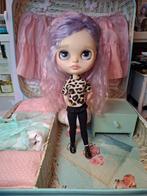 Blythe koffertje met bedje en opbergen ruimte en licht, Verzamelen, Poppen, Ophalen of Verzenden, Pop