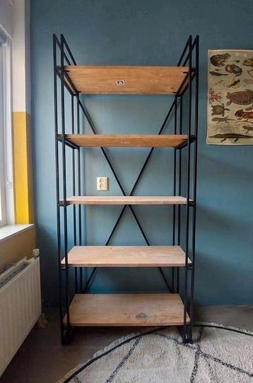 Industriële stellingkast/ boekenkast beschikbaar voor biedingen