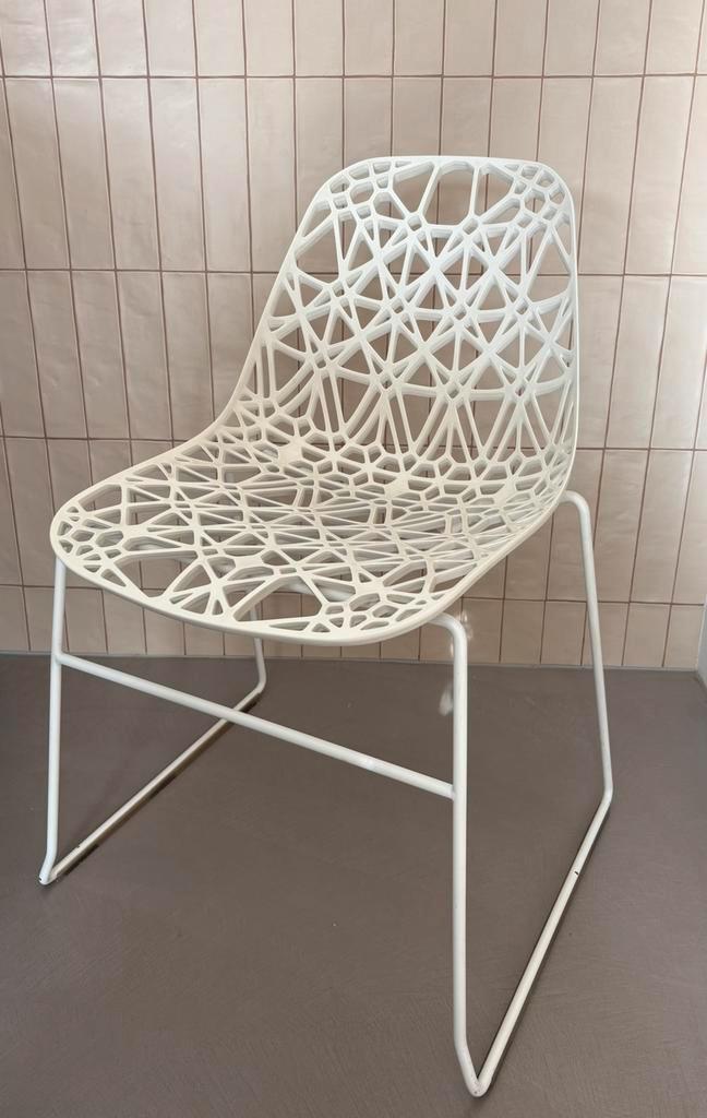 2x Crassevig net chair - wit, Huis en Inrichting, Stoelen, Gebruikt, Twee, Wit, Ophalen
