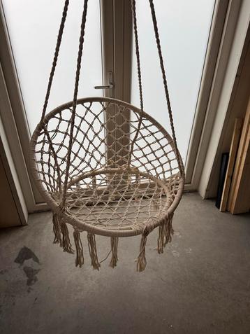 Hangstoel beschikbaar voor biedingen