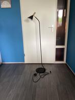 Design vloerlamp. Zwart met messing. H 1.40, Ophalen, Zo goed als nieuw