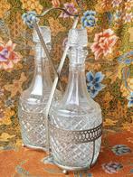 Twee oude karaffen uit Engeland in silverplate houder 32 cm., Antiek en Kunst, Ophalen of Verzenden