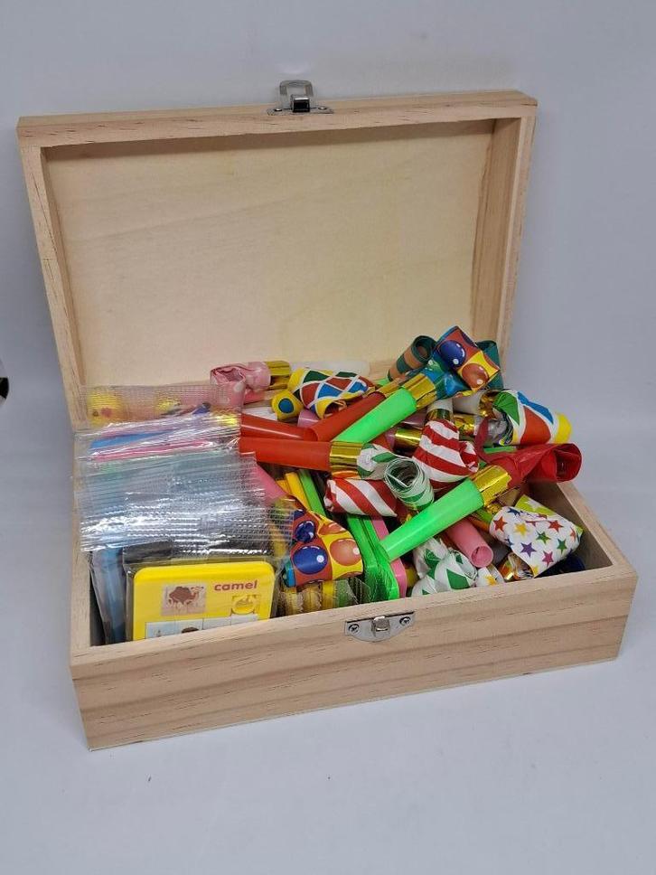 Uitdeel Houten kistje nr : 1 – puzzel, stuiterbal, foam dier, Kinderen en Baby's, Overige Kinderen en Baby's, Nieuw, Ophalen of Verzenden