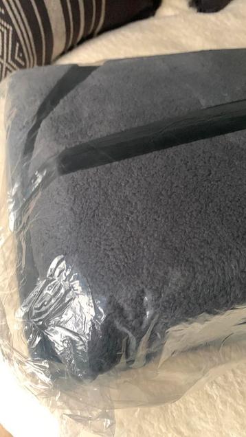 Nieuw teddy fluffy dekbedovertrek 2.40 bij 2.20 en 2 slopen beschikbaar voor biedingen