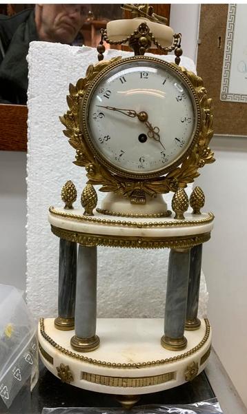 klein Empire klokje beschikbaar voor biedingen