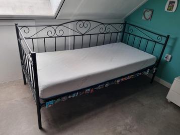 Eenpersoonsbed inclusief matras beschikbaar voor biedingen