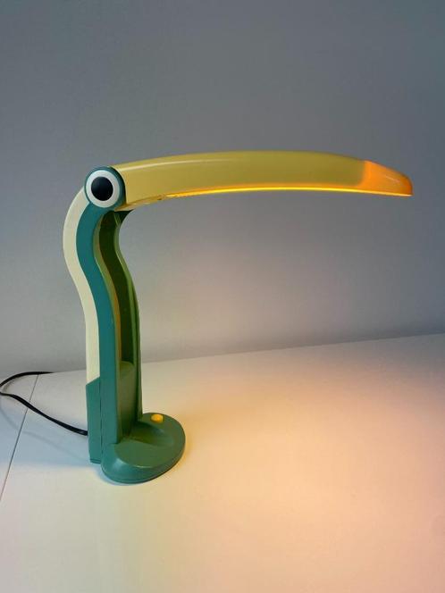 Vintage tafellamp. Huang Toucan lamp., Huis en Inrichting, Lampen | Tafellampen, Gebruikt, Minder dan 50 cm, Kunststof, Ophalen of Verzenden