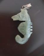 Jade zeepaardje hanger, Ophalen of Verzenden, Zo goed als nieuw, Steen of Mineraal, Met edelsteen