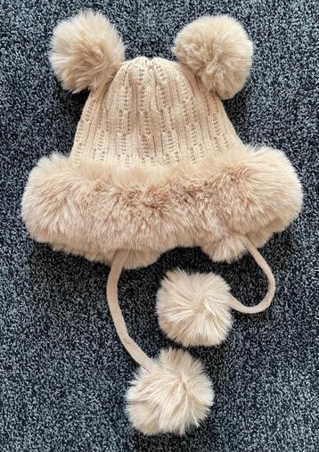 Nieuwe bruine/beige wintermuts met pompoms – One size  beschikbaar voor biedingen