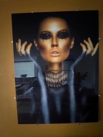 Moderne print met Gouden Accent beschikbaar voor biedingen