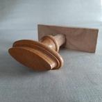 Houten ovale deurkruk, Ophalen