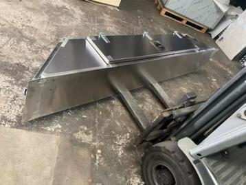 Opleggerkist zwanenhals 2450x1800x340x400 bxdxh beschikbaar voor biedingen